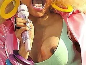 Natasha Nice fait pl ...